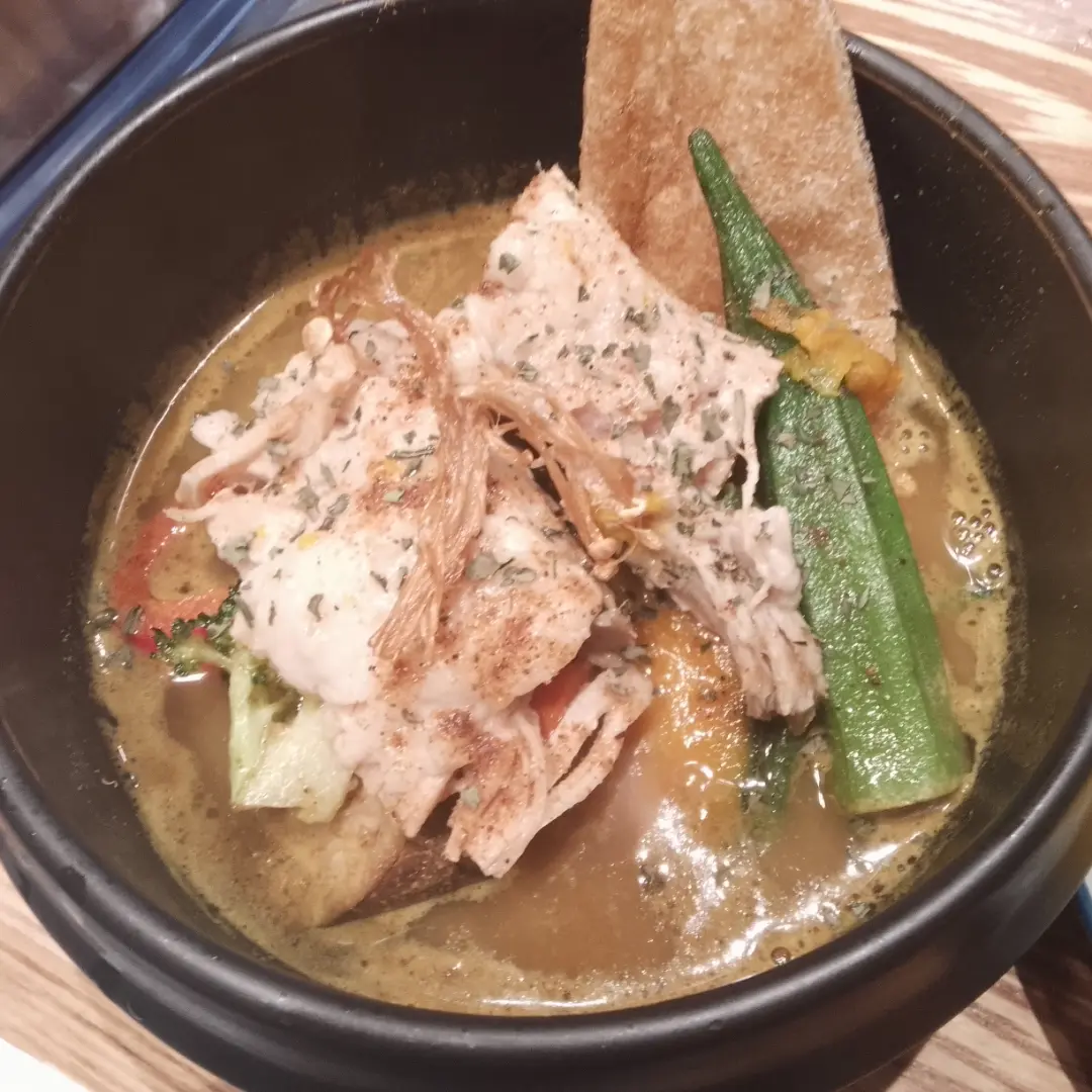 🍛✨ 入口即化!日式红烧猪肉汤咖喱 ✨🍛 🥩 爱吃肉的朋友千万不要错过! 精心慢炖的日式红烧猪肉,肉质软嫩,香浓入味,搭配香气四溢的特制香料汤咖喱,带来令